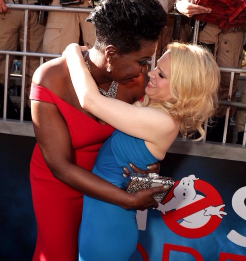 XXX wildwildwiig:  KATE MCKINNON AND LESLIE JONES photo