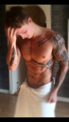 Aplus-Men:  Not Fun Of Too Many Tattoos, But This Guy As Taste And Balance… Loving