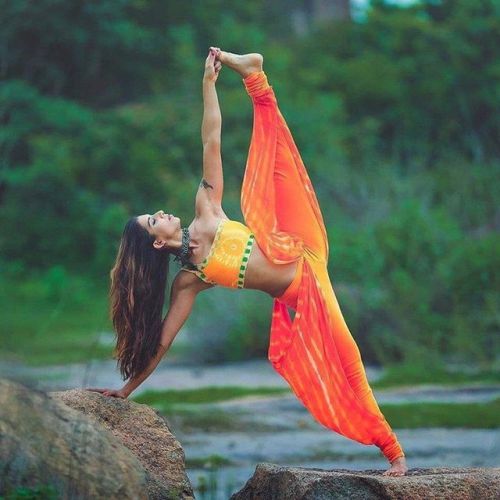 #colorful #yogachallenge #yogaeverydamnday #beautiful #journey #trip #yogagirl #yogalover #yogini #y