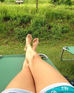 hippie-feet:Recovering in the garden. 😊