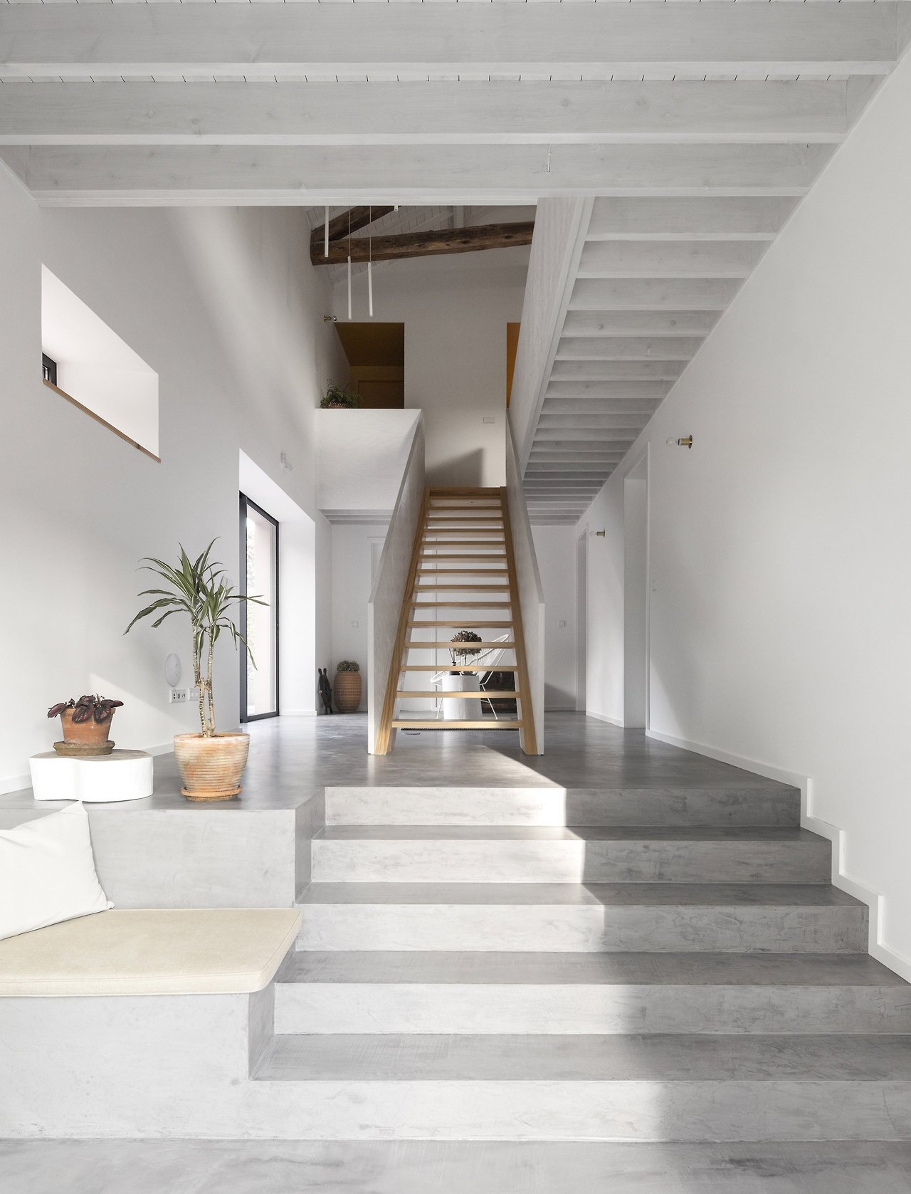 remash:pink house ~ mezzo atelier | photos © fernando guerra