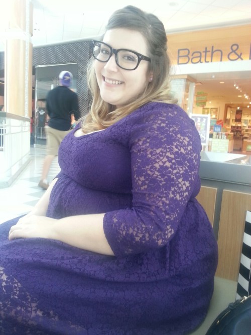 hcard13:  cutefatbabepassion:  Adorable birthday fatty.   Cutie!