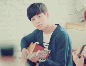 bybyeka:  >< Hyunwoo 