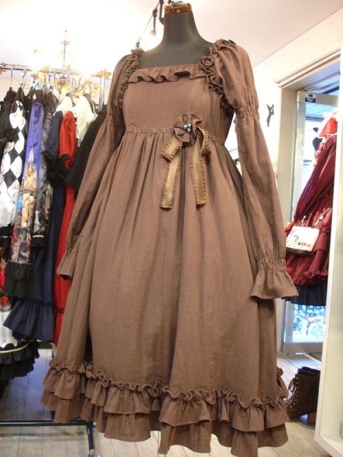 steampunk-and-junk: Victorian maiden コラプションガーゼジュリエッタドレス （ブラウン） \30,780 ローズオックスオーバードレス （アッシュブロンド） \