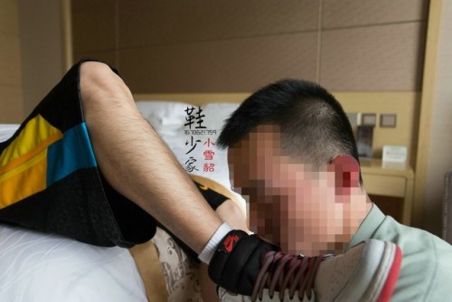 【现役】【军校】【陆军】【极度恋袜】 我曾经说他是我2015年收的最喜欢的孩子 虽然瘦了点 但是他闻袜子的时候表情很享受 很专心 很容易被他的气氛感染 奇怪的是虽然他很享受 但是不会有太淫秽的感觉 整