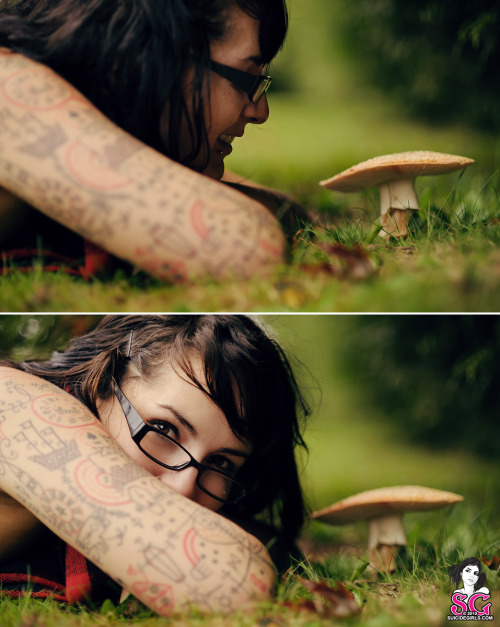 mrandmrseventwofive:  Voodou, “Jacket Weather” from SuicideGirls  -From Mr.