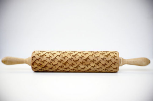 really-shit:Polish designer Zuzia Zuber has created a rolling pin that makes dog patterned cookies! 