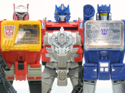 thelastgherkin:  Transformers: Titans Return Leader Class, 2016-2017Click here for more.