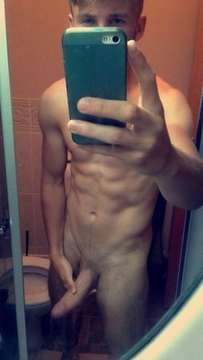 guyswithiphones-nude:  Guys with iPhones