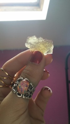 dabbin-fairy:  levitatingsheep:  dabbin-fairy:  This shit is fuckin clear  Seriously love that ring💕opal??  Thanks and yepp