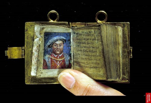 cafeinevitable:Anne Boleyn’s Tiny Golden Psalm Book - she’s said to have handed it to on