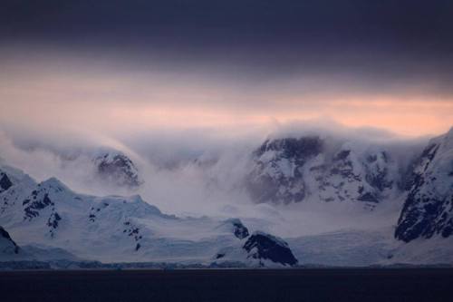 Katabatic Winds in AntarcticaWe know that Antarctica is the coldest, driest, and the windiest place 