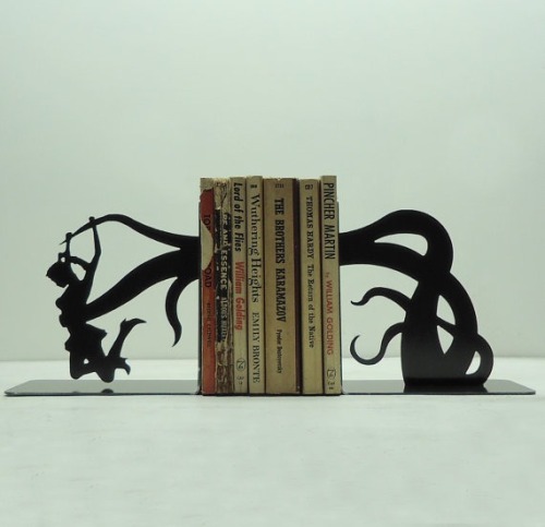 bookporn:Halloween bookends by knobcreekmetalarts (on Tumblr)Visit their Etsy Shop