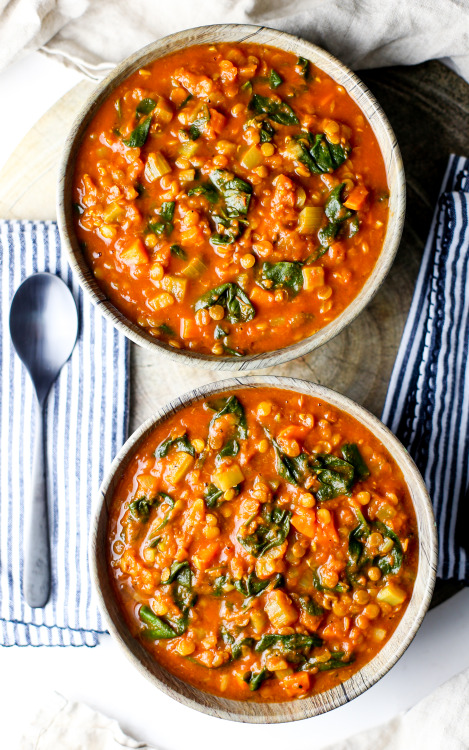 INSTANT POT TURMERIC LENTIL SOUP - Warm up with this delicious and comforting Instant Pot lentil sou