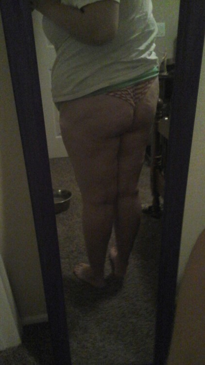a-god-awful-small-affair:  Guest room mirrors are always the best♡