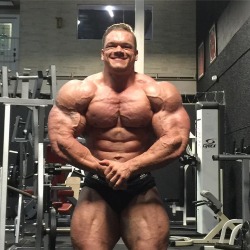 muscleslave46:  roidedmusclebullswithemptyposers:  fanomuscle:  Dallas McCarver   huge, massive pumped over stuffed with roids,yeah hot as fuck dallas xx.  He is still growing !  Obsessed with the deeam to become a muscle freak. Love his dedication !