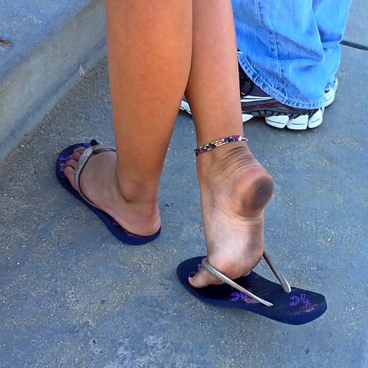 toeman969:  Candid shots of Cute hottie’s pretty feet and sweet dirty soles in