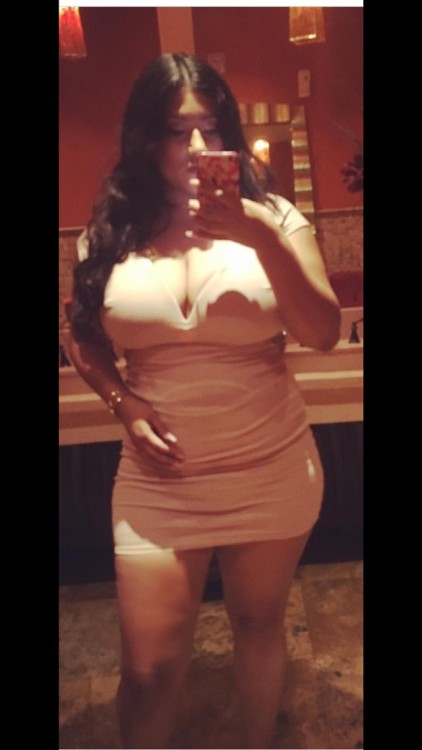 latinashunter:  Beautiful Thick Mamasota Perfection!
