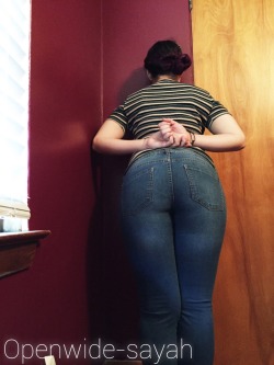 spankingmackenzie:  Weekend corner pictures for Daddy.  (Please don’t remove caption)