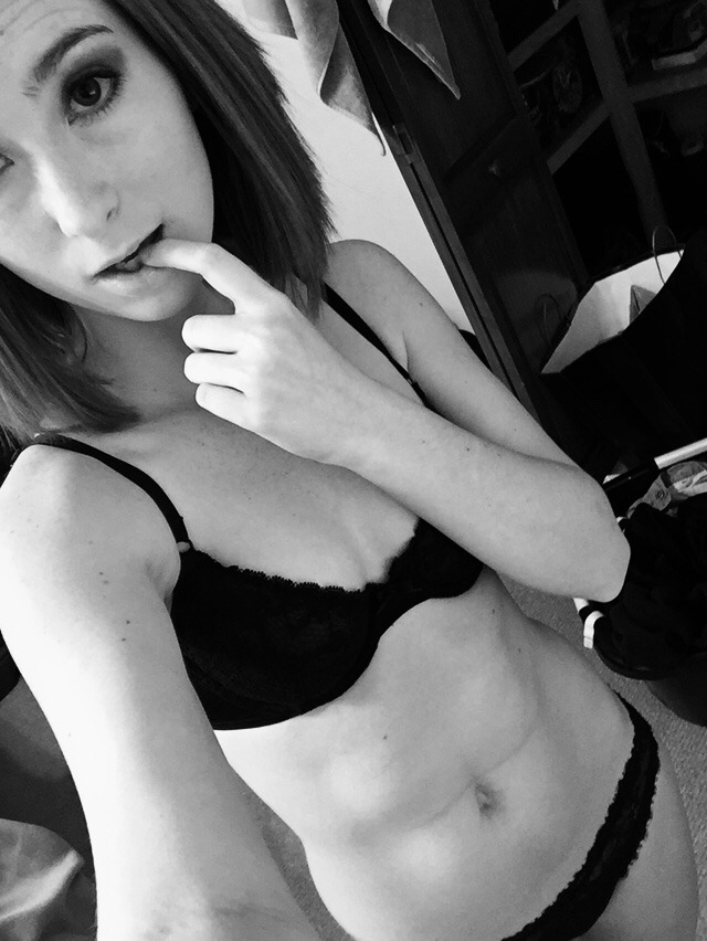 daddyslittlebrat423:  Dressed in black cause im gonna be daddys big girl today. ❤️