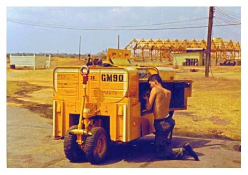 vietnamwarera - vietnamwarera - US airman Jim Johnson working on a...