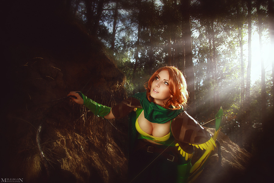 hotcosplaychicks:  DotA 2 - WR - Scouting by MilliganVick Check out http://hotcosplaychicks.tumblr.com