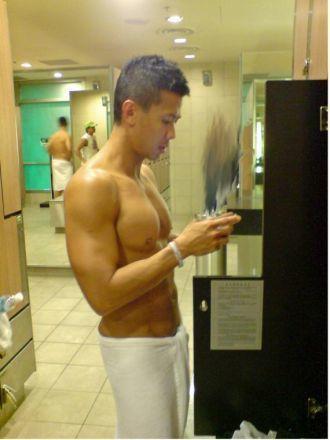 sgnaughtyhappy:  it’s sportyabs….looks like bugis cali gym 