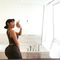 bombshellssonly:  @yaris_sanchez