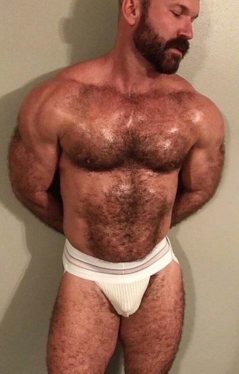 daddy-dave-smith:thickbelt1:Sexy bare assed mother fuckr….. GRRRRRRRRR…🥵