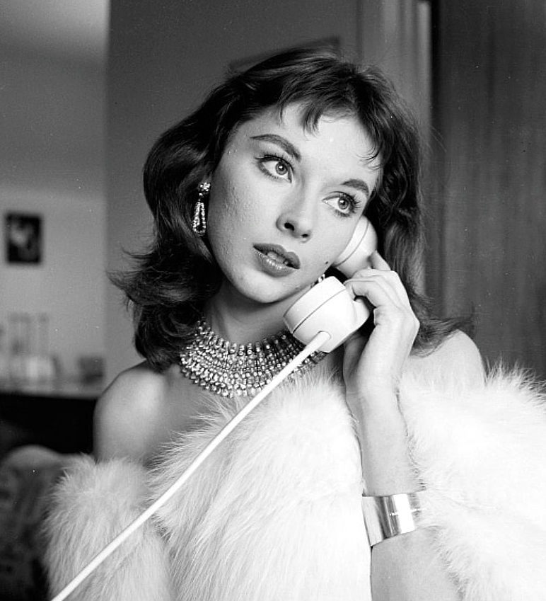 becircen:  vintagefashionandbeauty:  Vikki Dougan by Earl Leaf, 1956. (x)   Men boring