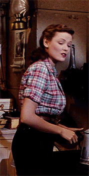 filmgifs:Outfits Gene Tierney wore in Leave Her to Heaven(1945)