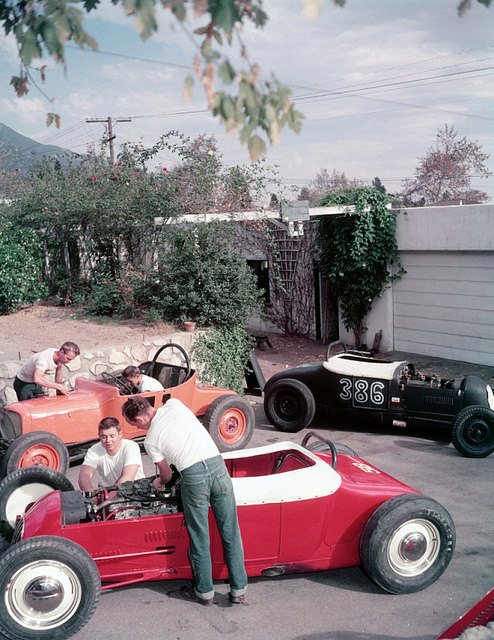 fyeahvintage-retro:  California Youth, 1951 © Loomis Dean 