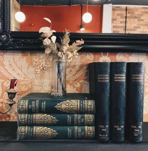 ablogwithaview:Love my coffee shops to come with a side of books.This one in Stirling was a lovely h