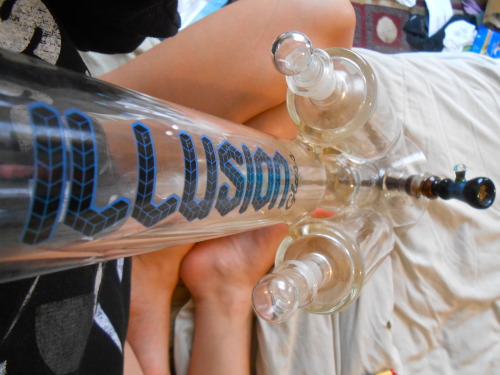 larnbey:  all I’ve done all day is rip bongs and take dabs. no complaints.