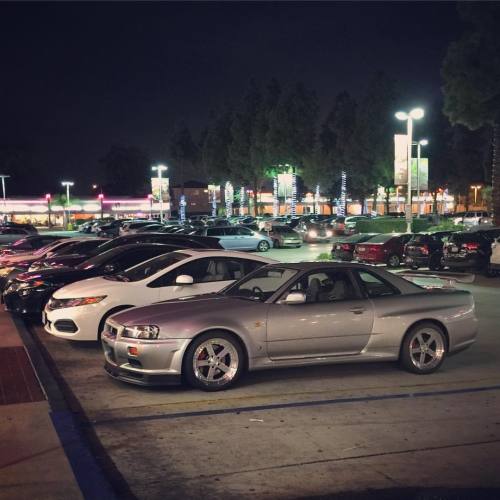 ¾ day. Just grabbing some tea with a brother last night in the #r34. #godzilla #holygrail #pu