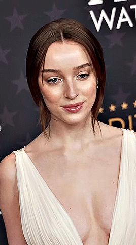 Phoebe Dynevor Attends The 28th Annual Critics Choice Awards (2023)