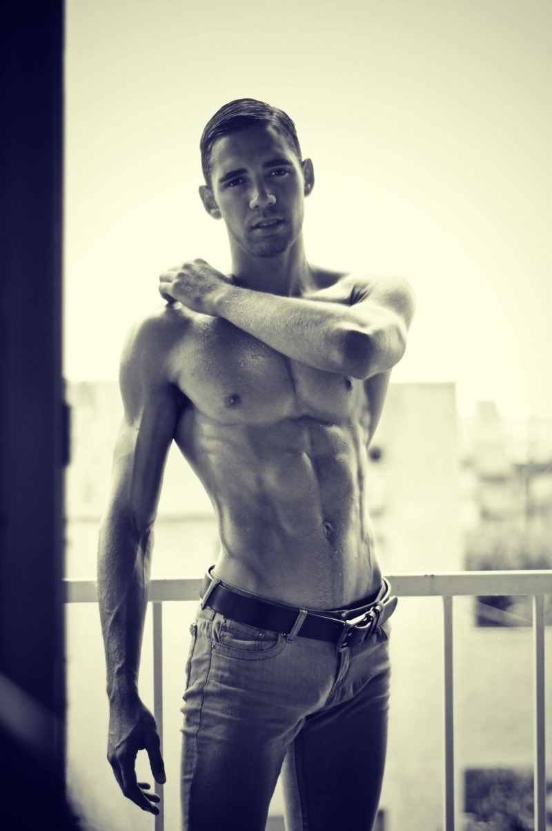 hunkopedia:  Follow Hunk’o’pedia for more hot guys!