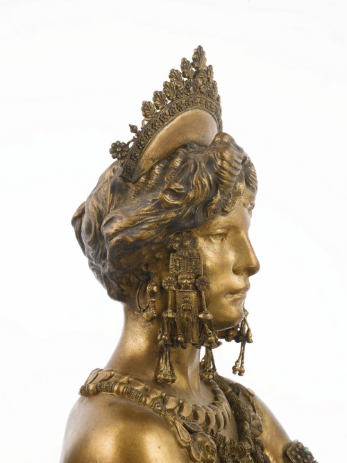 Corinthe.Gilt-bronze with semi-precious stones.Height : 73.5 cm.Source : sothebys.com.Art by Jean-Lé