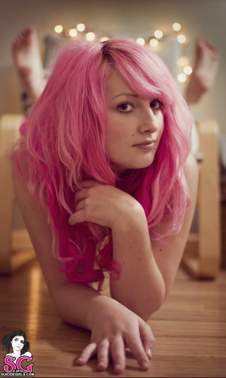 past-her-eyes:   Galda Suicide galda.suicidegirls.com Link to South African SuicideGirls 