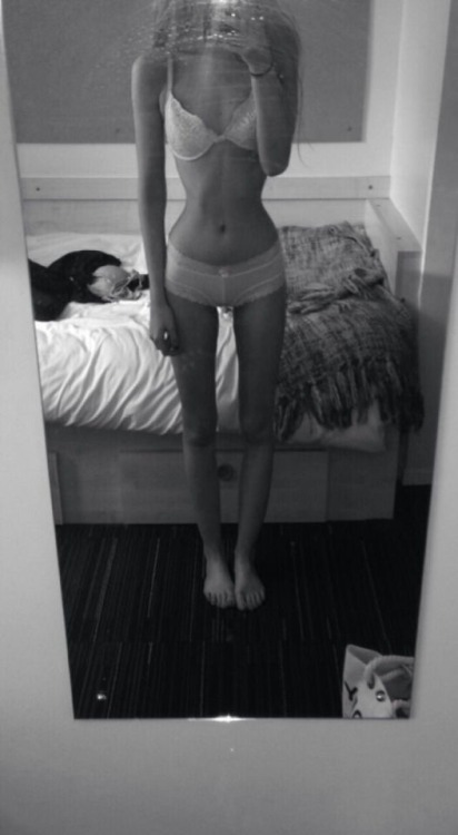 skinnywarriorwolf:  Legs for days