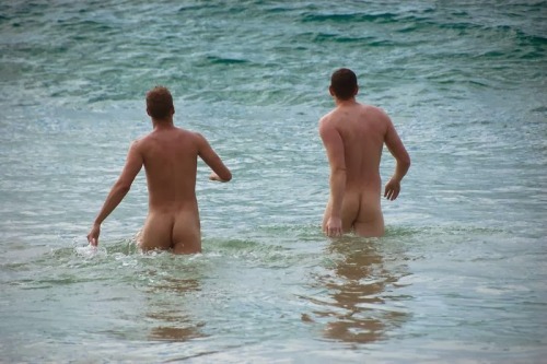 Les hommes naturistes