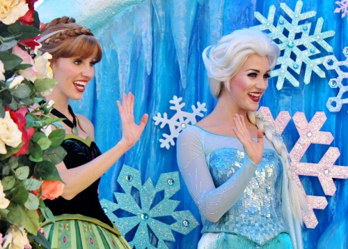 lovedisneylife:  Festival of Fantasy on Flickr.  aww aww awwwww my favorite sisters &lt;3 Elsa l
