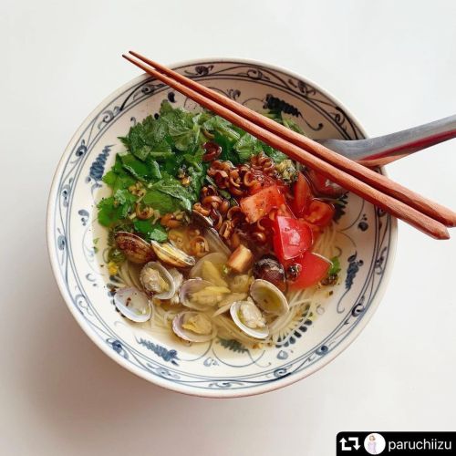 レシピ（細口そうめん） #repost @paruchiizu ・・・ 今日のそうめん 【838日目】 あさりとトマトのグリーンレモンフォーそうめん ＊ あさり出汁とナンプラー、オイスターソースちょび