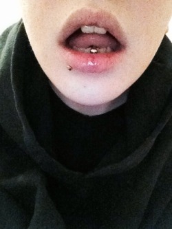 skelebrat:  gt my tongue pierced ayy