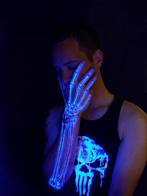 reality-pill:UV skeleton tattoo
