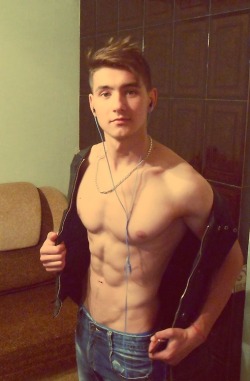 hornyteenscum:  Want More Hot Guys??