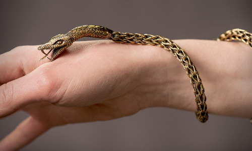 costumefilms:The snake bracelet worn by Indira Varma as Ellaria Sand in season 5 of Game of Thrones 