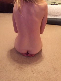 hotpetitemilf:  Ass and toes. Thanks for