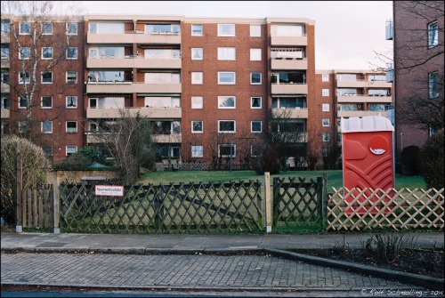 Visiting Friends at Schenefeld. January 2014 (I) #believeinfilm
Nikon F2 Photomic Nikkor 85mm 1:2 (Ai) (some images with flash Nikon SB15) on new Kodak Portra 400 @200, developed and scanned by FINDLab, USA.