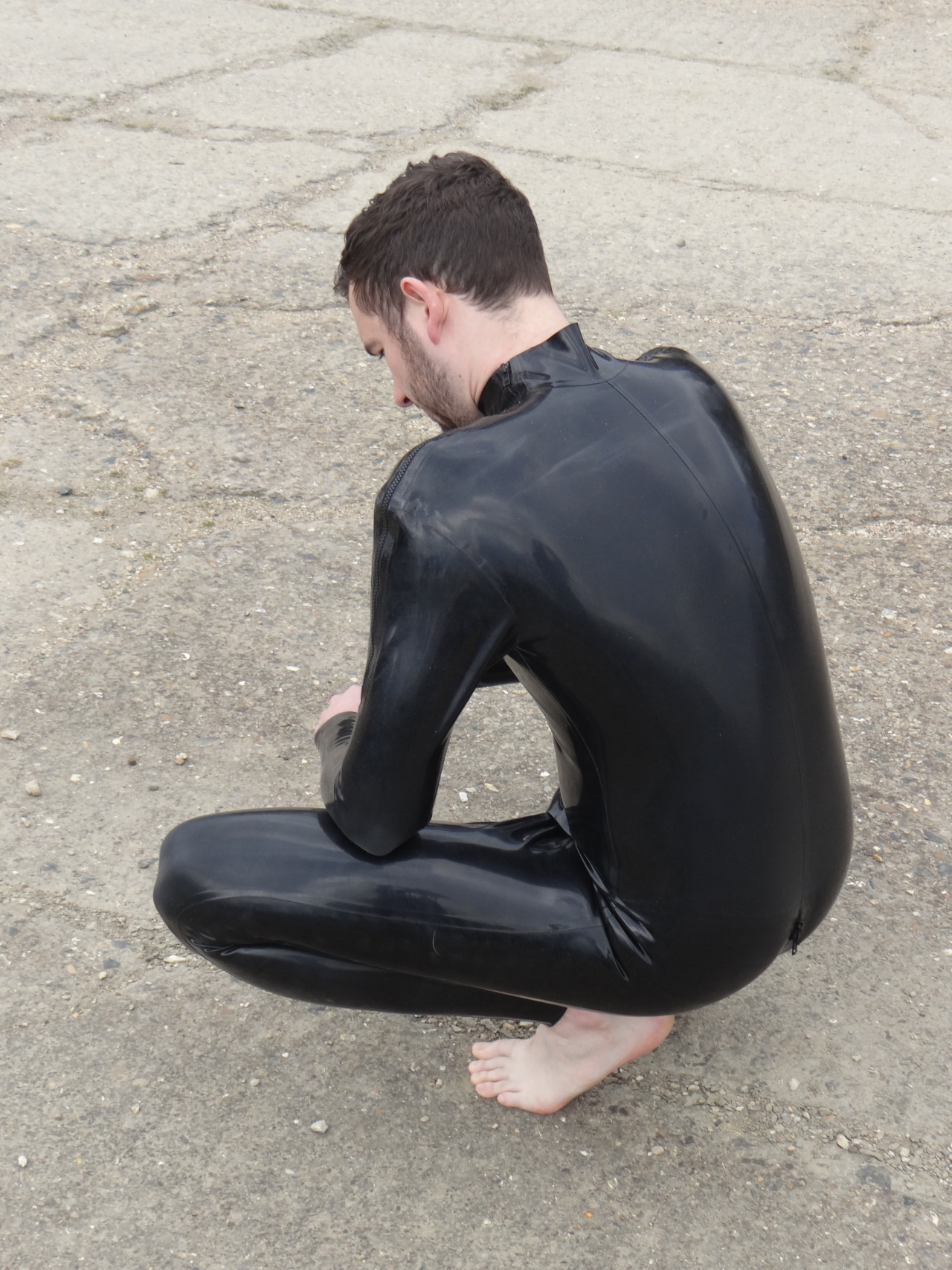 latexste:  jeeves87:  A bit of outdoor gimp fun today  What a sexy gimp!!!! all it